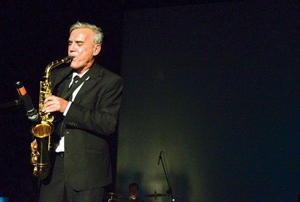  Imprezę rozpoczął burmistrz Rafał Kądziela, który na saksofonie na jazzowo zagrał opoczyńską tramblankę