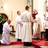Teksty liturgii święceń przepełnione są pokorą i oddaniem  służbie Bogu i ludziom
