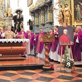 Eucharystia w intencji zmarłych prymasów oraz kanoników łowickiej kapituły