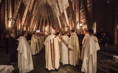  Rok Jubileuszowy rozpoczął się procesją ze światłem, uroczystą Eucharystią i „Te Deum” 