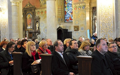  Pierwszym dokumentem przegłosowanym przez zgromadzenie synodalne w płockiej katedrze był dokument o rodzinie