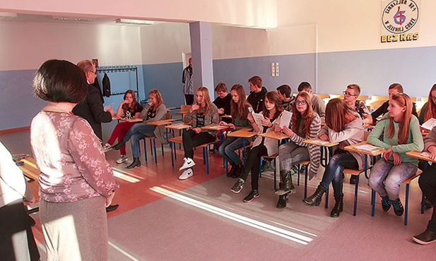 Spotkanie z uczniami gimnazjum nr 4 na temat wykluczeń społecznych 