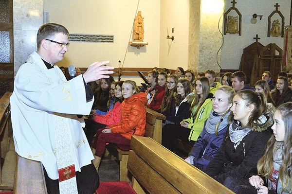  Kazanie do młodych wygłosił ks. Bogdan Stelmach