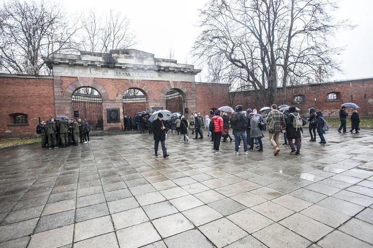 Wieńce pod bramą straceń