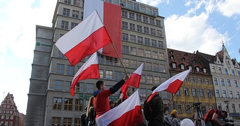 Dopóki my żyjemy, żyje ona