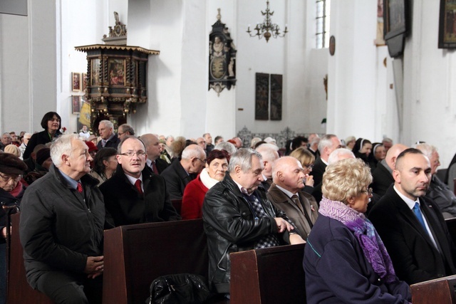 Niechaj będą sługami narodu