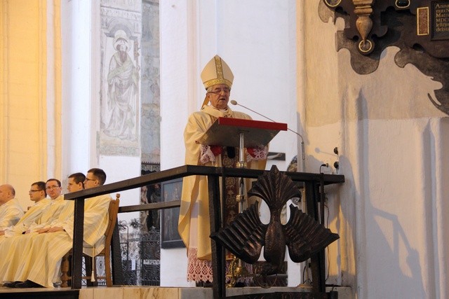 Niechaj będą sługami narodu