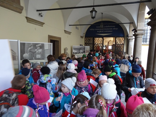 Gra terenowa "Śladami niepodległości"