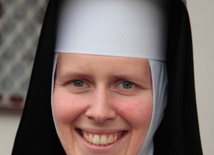 Siostra Dominika lubi chwile, gdy św. Wiktoria przybywa do ich kościoła
