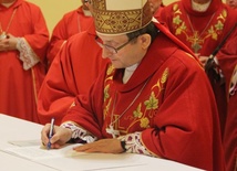 Dekret zwołujący synod podpisany