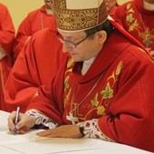 Dekret zwołujący synod podpisany