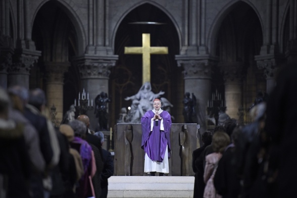 Msza za ofiary w Notre Dame