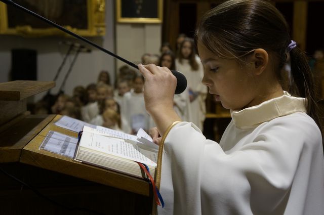 Nowe scholistki i nowi ministranci