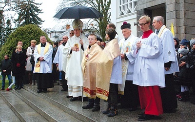 Kościół w Gąbinie został wzniesiony  jako wotum diecezji płockiej  za 1000. rocznicę chrztu Polski