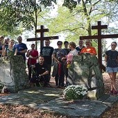  Uczestnicy tegorocznej akcji sprzątania prawosławnej nekropolii