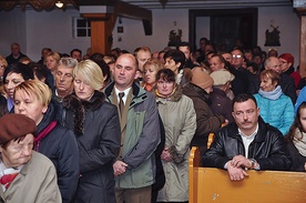 Parafianie z Brzezia i Drzonowa przygotowywali się do przyjęcia relikwii przez dwa dni. Konferencje i nabożeństwa prowadził ks. dr Radosław Suchorab