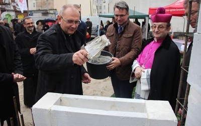 Powstaje azyl dla potrzebujących