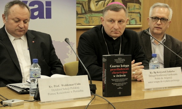 Księgę prezentowali: bp Krzysztof Zadarko - delegat Episkopat ds. Imigracji, ks. dr hab. Waldemar Cisło -dyrektor polskiej sekcji Pomoc Kościołowi w Potrzebie, Zbigniew Nosowski - redaktor naczelny kwartalnika "Więź"