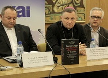 Księgę prezentowali: bp Krzysztof Zadarko - delegat Episkopat ds. Imigracji, ks. dr hab. Waldemar Cisło -dyrektor polskiej sekcji Pomoc Kościołowi w Potrzebie, Zbigniew Nosowski - redaktor naczelny kwartalnika "Więź"