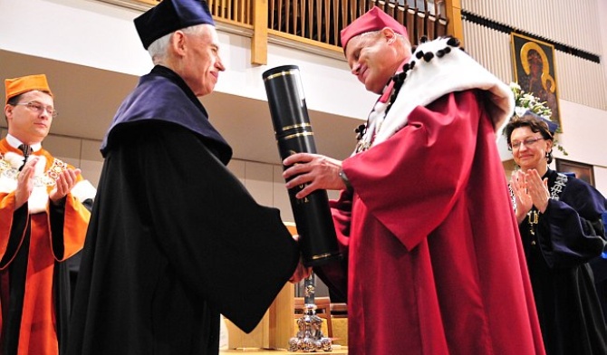 Prof. Richard Swinburne i rektor ks. Antoni Dębiński