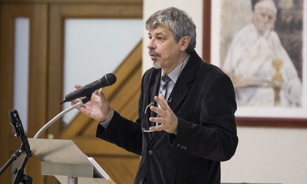 Prof. Ptasznik z KUL mówił o różnicy między poszukiwaniami religijnymi i duchowymi