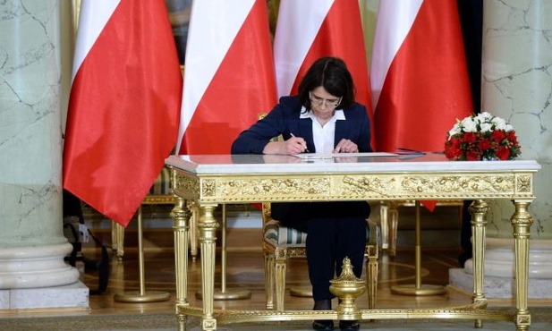 Streżyńska: sieci światłowodowe to nerw społeczeństwa