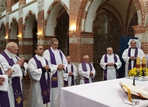 Msza św. w archikolegiacie w Tumie za zmarłych kanoników łęczyckich