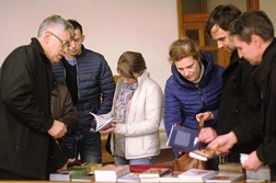 Książki Mieczysława Guzewicza cieszyły się dużym zainteresowaniem uczestników konferencji o małżeństwie