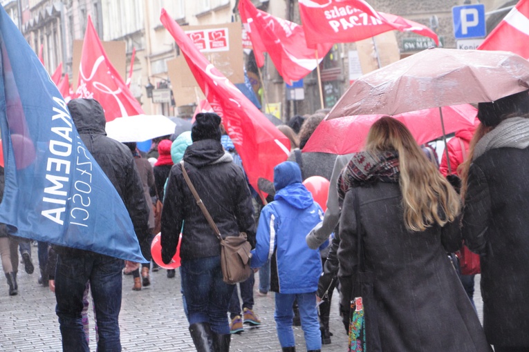 Marsz na otwarcie bazy rodzin Szlachetnej Paczki 2015