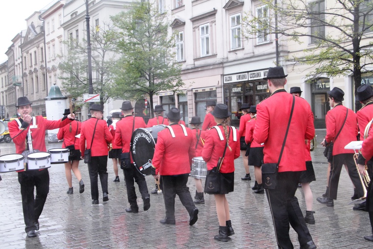 Marsz na otwarcie bazy rodzin Szlachetnej Paczki 2015