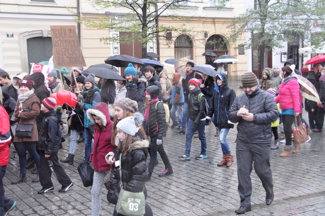 Marsz na otwarcie bazy rodzin Szlachetnej Paczki 2015