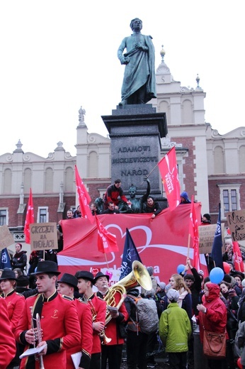 Marsz na otwarcie bazy rodzin Szlachetnej Paczki 2015