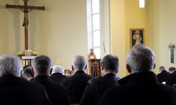 Spotkanie rozpoczęlo się od nabożeństwa w kaplicy seminaryjnej