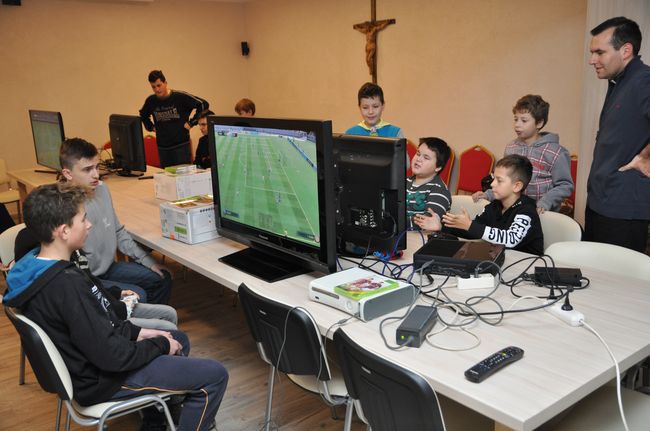 Parafialny puchar w grę "Fifa"