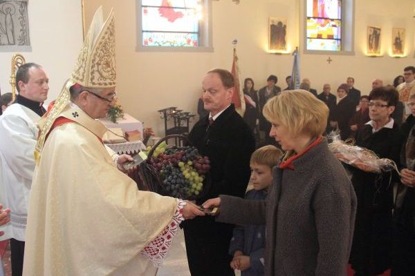 Konsekracja ołtarza w kościele Chrystusa Króla