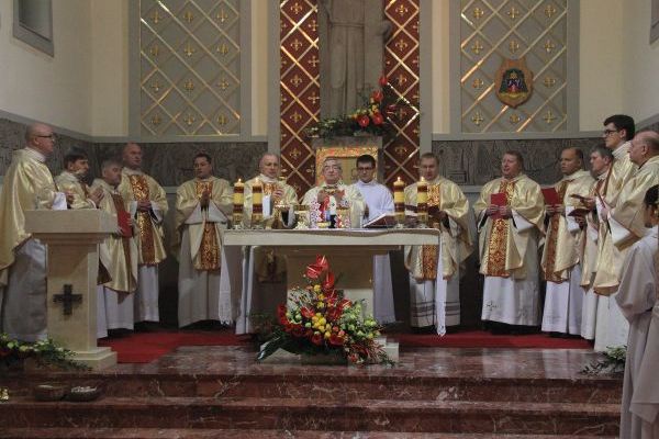 Konsekracja ołtarza w kościele Chrystusa Króla