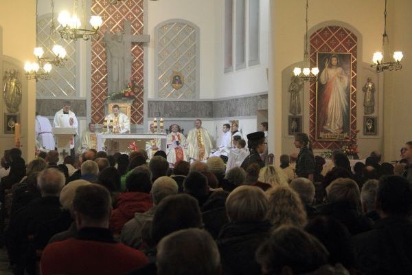 Konsekracja ołtarza w kościele Chrystusa Króla