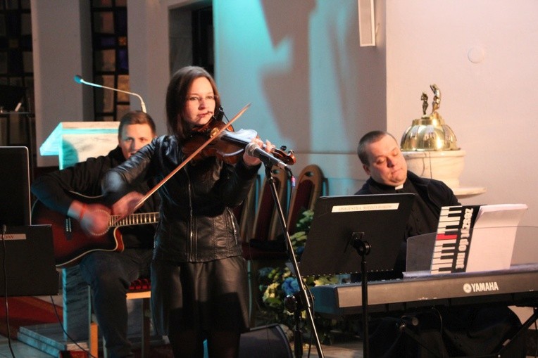 Koncert uwielbienia w Międzyborowie
