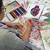 Zdaniem psychologów kolorowanki mają bardzo dobry wpływ na naszą psychikę, a w dodatku rozwijają kreatywność. To frajda dla dzieci i dorosłych