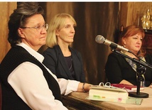  Płockie polonistki (od lewej): Grażyna Rybicka, Elżbieta Szczepańska i Katarzyna Góralska rozmawiały w Towarzystwie Naukowym Płockim o twórczości Swietłany Aleksijewicz