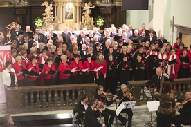 Połączonymi chórami dyrygowała Maria Gruchel