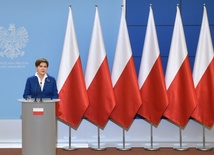 Szydło bez flag UE w tle. Kopacz krytykuje