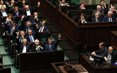 Sejm: Wybór pięciu sędziów TK nieważny