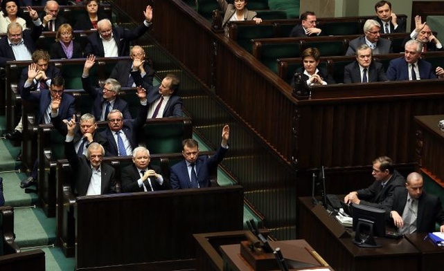 Sejm: Wybór pięciu sędziów TK nieważny