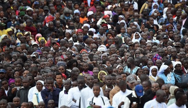 Deszcz i tłumy na papieskiej Mszy w Nairobi