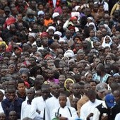 Deszcz i tłumy na papieskiej Mszy w Nairobi