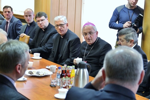 Nuncjusz Migliore i abp Skworc w kopalni Jas-Mos