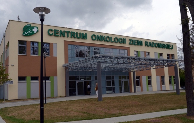 Centrum Onkologii znajduje się przy ul. Uniwersyteckiej 6 (os. Wacyn)