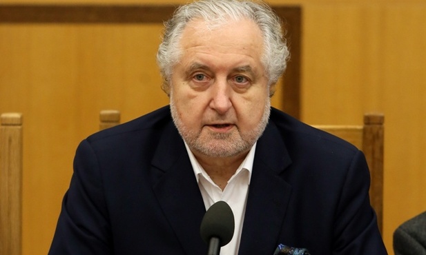 Prezes TK obiecał, że wyłączy się od orzekania