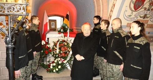 Unieśmiertelnił dzieje ojczyste